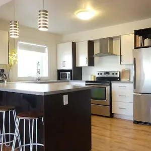103 Large & Sunny Beautiful Apartment Halifax