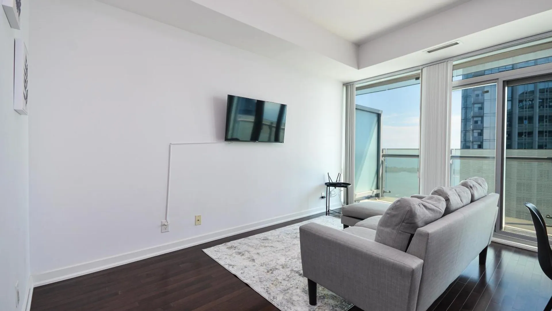 Downtown Toronto Condo 0*,