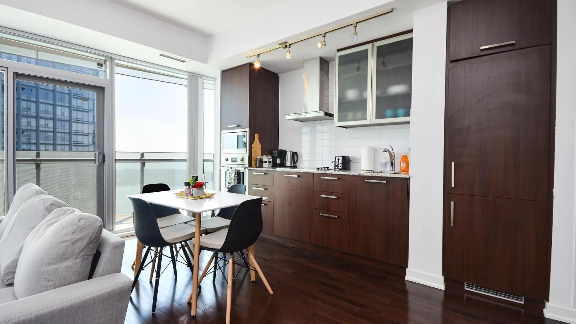 Apartment Downtown Toronto Condo