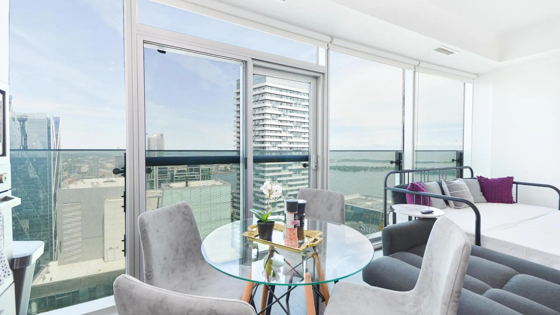 Apartment Downtown Toronto Condo