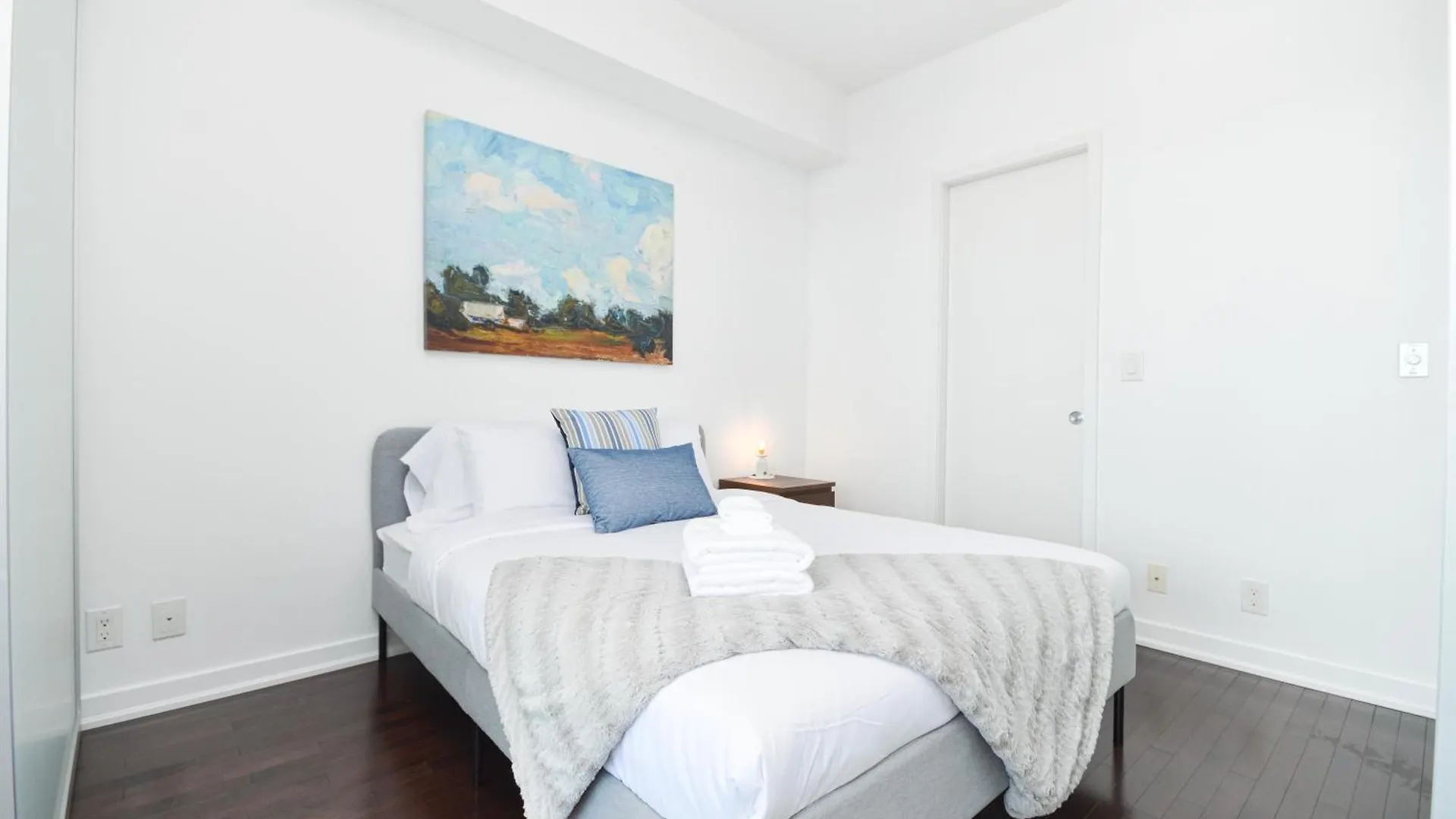 Apartment Downtown Toronto Condo Canada