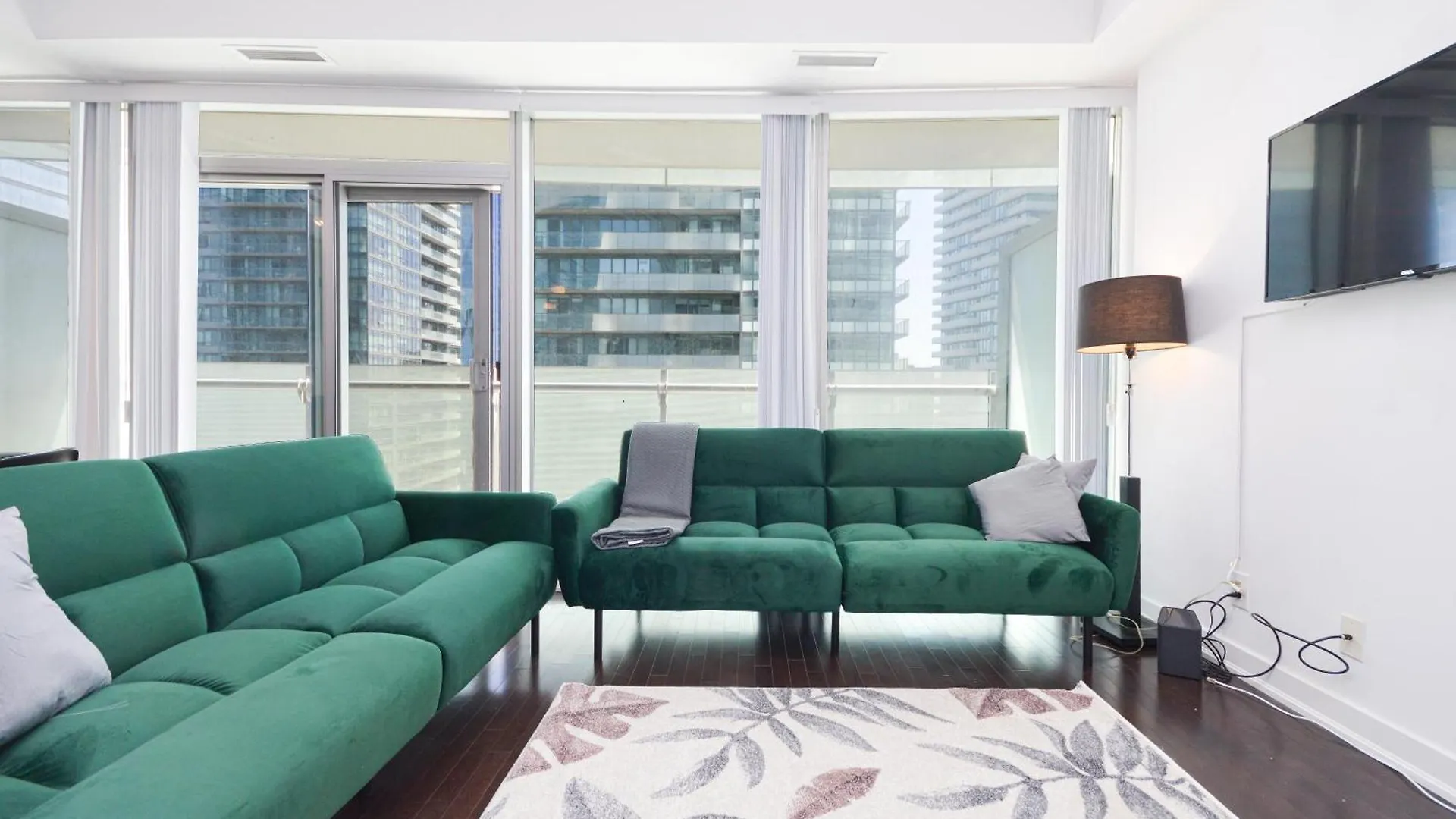 Apartment Downtown Toronto Condo